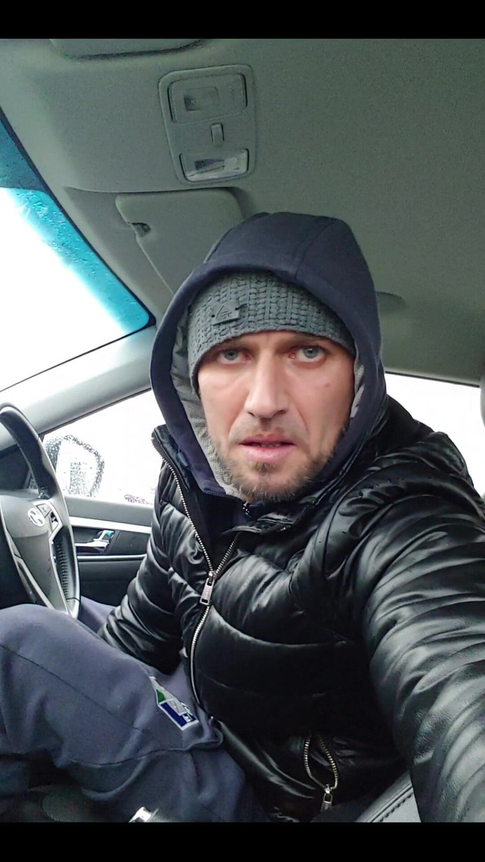 Boy jerking off: कार में रगड़ना