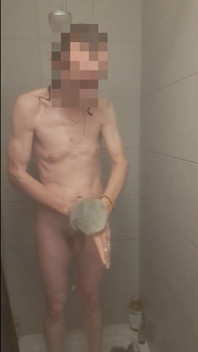 Você quer ser pego no chuveiro e receber meus sucos seminais no seu então divirta-se
