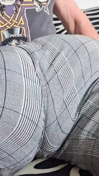 Berjalan di taman dengan setelan jas saya