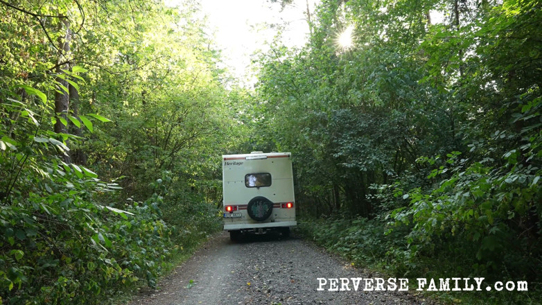 Perverse Family: Perverse Family 44.1 Season 4 Buying the Caravan From Redneck John