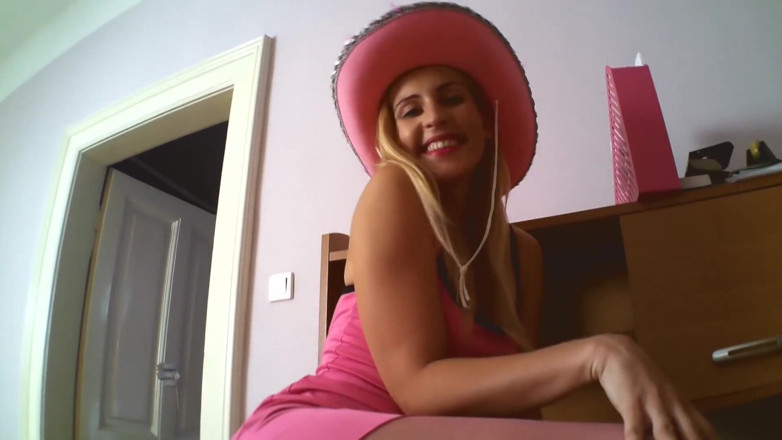 Foot Girls: Permainan kaki kotor Princess Kimberly dalam pantyhose merah jambu! TIADA...
