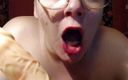 Milf Sex Queen: Fetiš trojitý dildo šukání