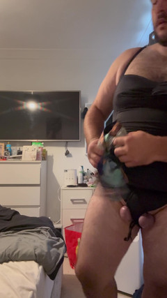 Shaun Cbt: Travesti debajo de la ropa con esclavitud encubiertas y pinzas...