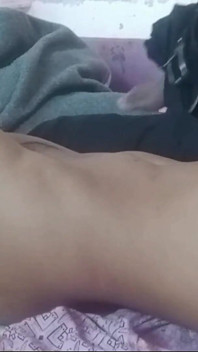 La ragazza indiana sexy del villaggio ottiene soddisfazione scopando il suo ragazzo