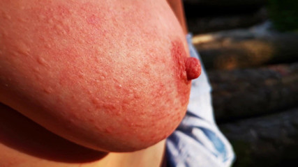 Bouncy Tits Action: Ngày trừng phạt cây tầm ma - mông, ngực và âm đạo ở ngoài...