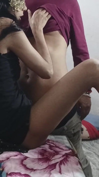 Chica de 18 años chupando padrastro hindi audio