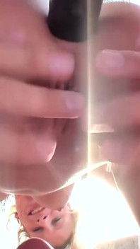 Trío caliente con dos lesbianas calientes y una gran polla, parte dos