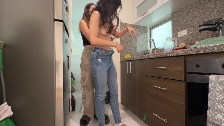 scarlettandc: レズビアンの秘部を濡らすトリビング