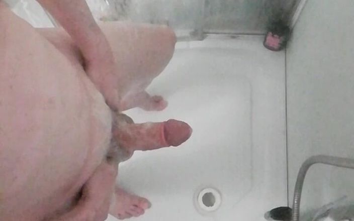 Danny Doe: Masturbação no chuveiro relaxada