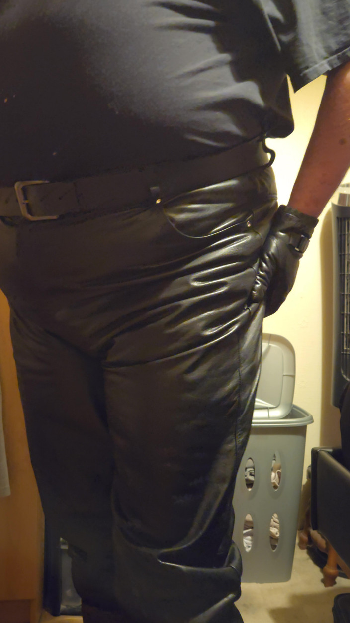 Leatherman63: Knarren in meinen neuen Lederhosen