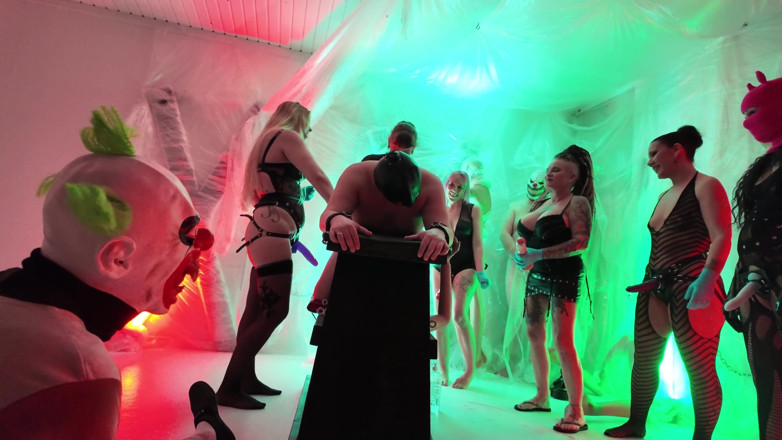 Domina Dark: สามีโดนเพื่อนเมียเย็ดรูตูด