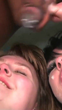 Chicas codiciosas folladas en gangbang