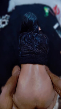 La sexy lil latina scopa in doccia