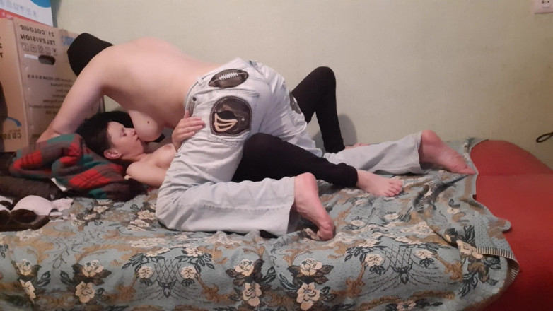 Lesbian-candys: Trong khi mẹ kế của tôi cọ xát tôi, tôi...
