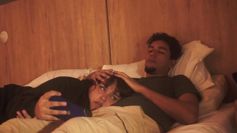 FANTASIAHARDCORESEX: Mă culc singură să mă uit la un film și fratele...