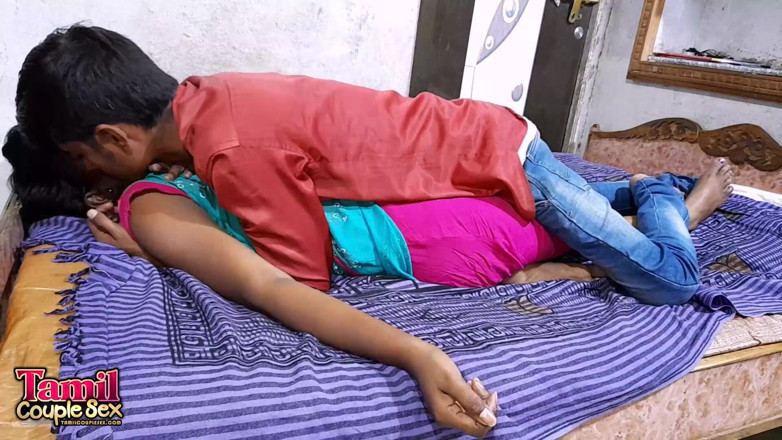 Tamil Couple Porn Videos: Fudendo quente menina indiana goza dentro de sua buceta apertada,...