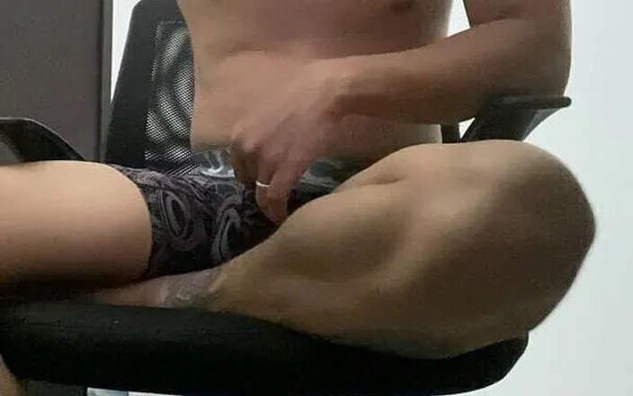 Tomas Styl: Masturbation in My Boss's Office