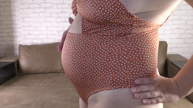 Milky Mari: Moglie incinta con grandi tette che munge le sue tette...