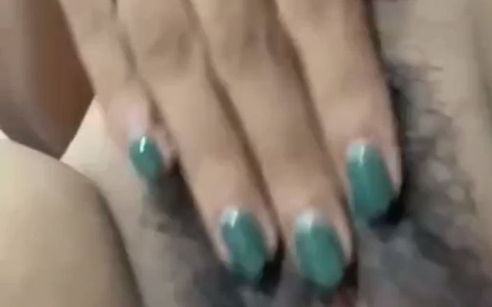Jilbab69: 샤워하기 전에 젖을 때까지 질을 삽입하십시오.