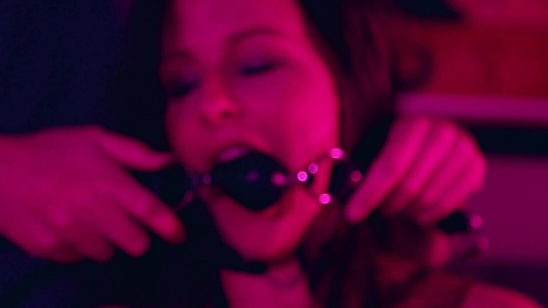 Kinky Lyrical: Video de arte erótico - milf y un consolador