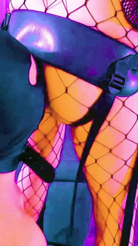 Lady angela male si cewek penurut lagi asik jilat pantat dan pakai strap-on