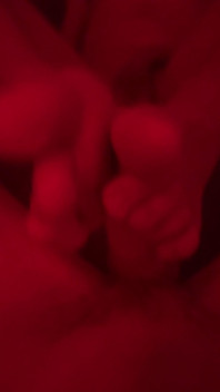 Footjob před šukáním mého přímého kamaráda