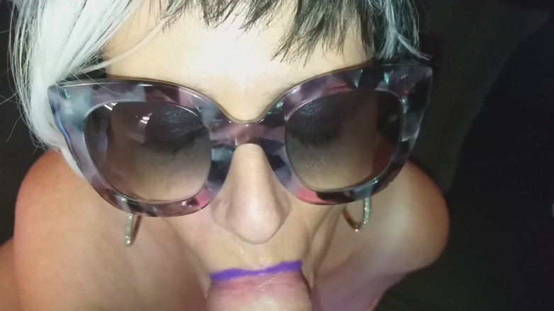 PureVicky66: Dejte babičce ptáka, aby ho může vykouřit