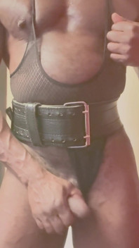 Musculoso Rabo Torto, Brincando Com Os Peitos
