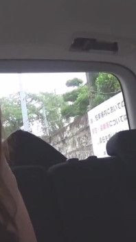 유부녀는 너무 쉬워! 옷에 거유를 가진 아내는 남자와 함께 나오도록 초대합니다. 4-7