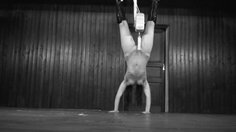 Yvette xtreme: Orgasmic Bound No.1  - Yvette Costeau upside down with Fucking Machine