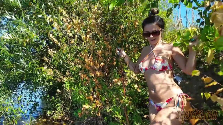 King of datass: Utomhus spruta vid sjön POV