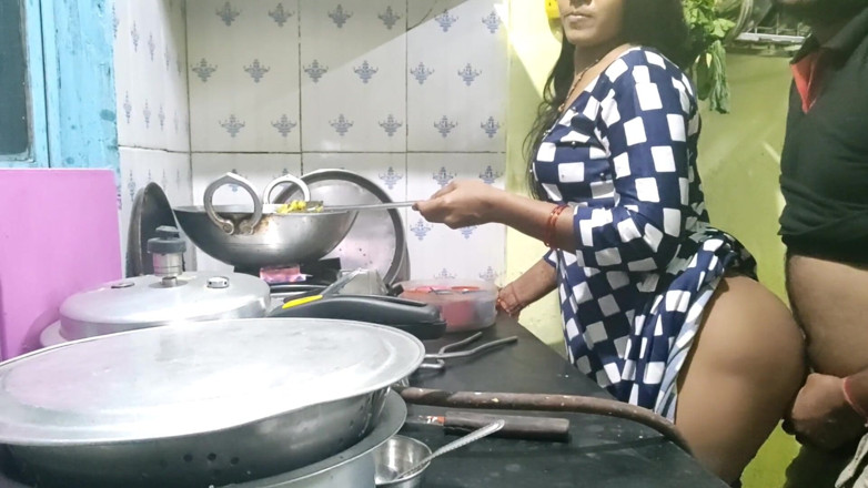 Mumbai Ashu: Hot Indian Girl Kichen Sex