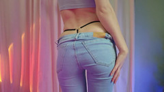 petitesubkitten: Ruiva striptease fora de jeans magros