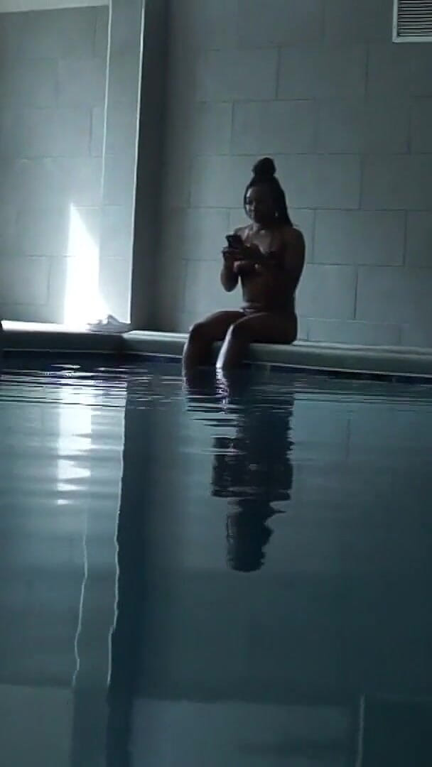 Xxxotikangelzent: Eu estava apenas na piscina