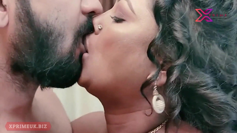 Indian Erotica: बड़ी गांड वाली चोदने लायक मम्मी जोरदार चुदाई कर रही है और मुँह में वीर्य ले रही है