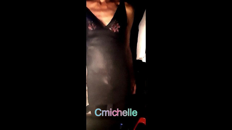 Crossdressers Cd Michelle wearing sexy lingerie: Sexy crossdresser Cdmichelle dançando para hip hop saque tremendo recebendo...
