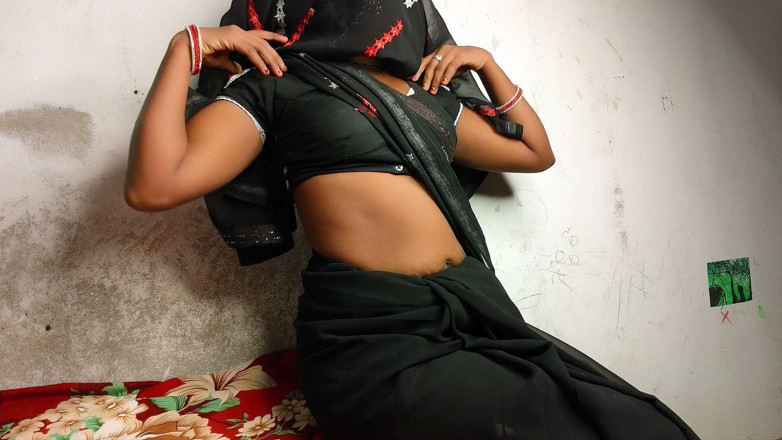 ExcitedWomen: 独自的印度女人一边穿着透明紧身裤一边抚摸我的阴户，一边想着我的阴户