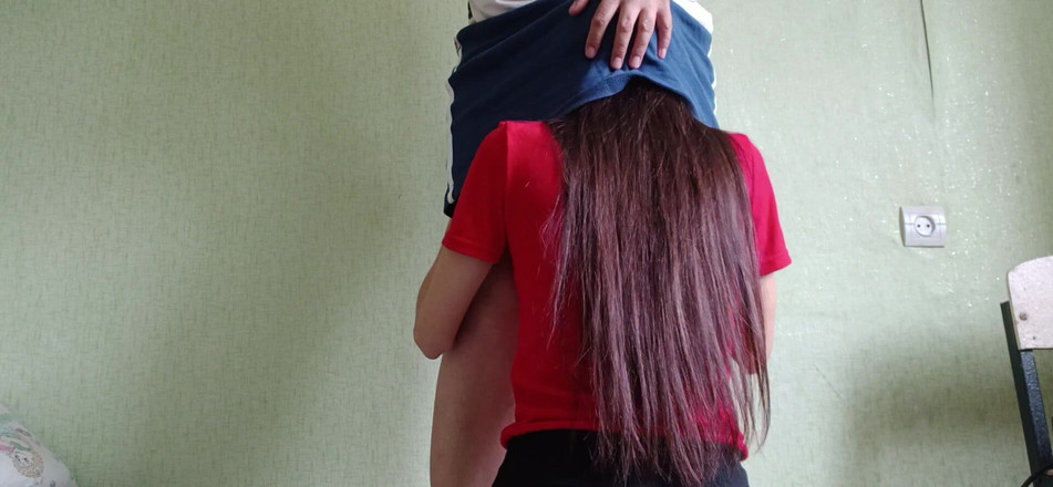 Lesbian-illusion: Min blyga granne klättrade under min kjol utan att fråga,...