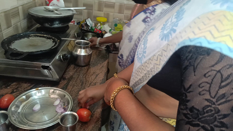 Magilmathi: Mujeres casadas disfrutando de lesbiana caliente