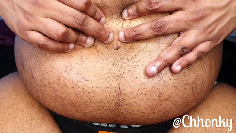 Denim Tiger: Fingering my oiled up belly button