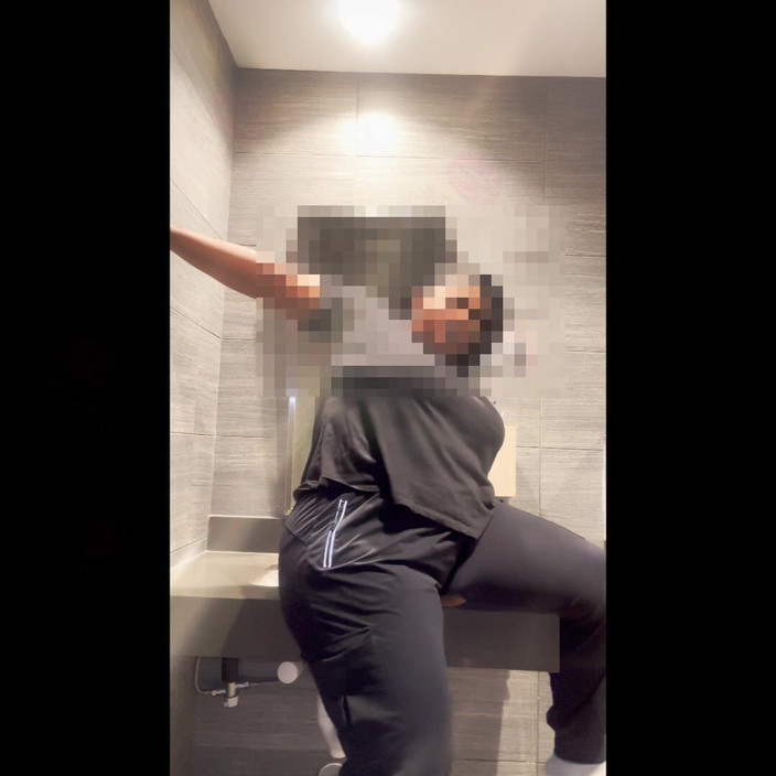 Anye Meshell: Oh mon dieu, ça arrive toujours quand je rebondisse !