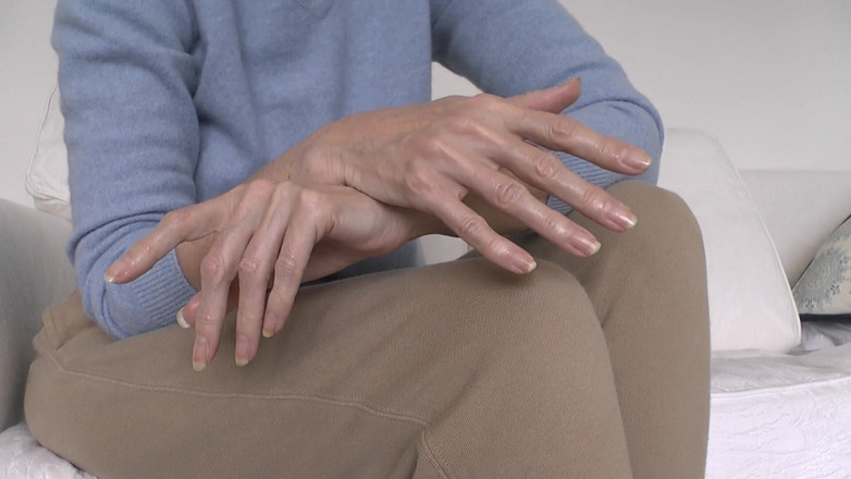 Lady Victoria Valente: Mâini și unghii frumoase, elegante, oferite de Lady Victoria Valente