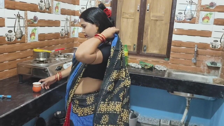 Sona bhabhi: Hot Indian MILF Maid Wife Is Seducing and Fucking Hard,...