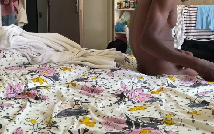 Mr Cute Cock: Prima mea experiență de modelare porno, partea 3
