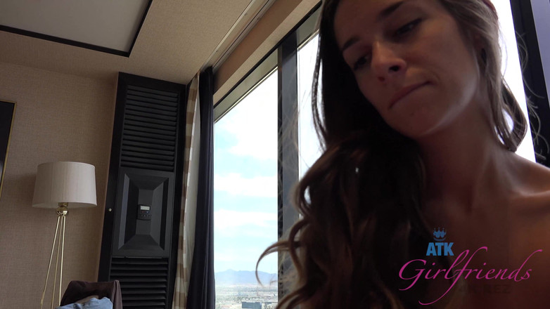 ATK Girlfriends: Cassidy Brightens The Day dengan melancap awak