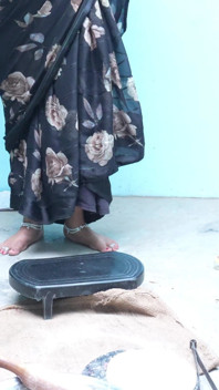Bhabhi Ne Kana Banate Uhe Gand Dikai Dewar Ko