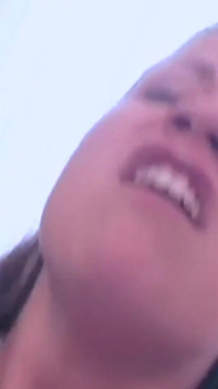 Jsem velmi nadržený, abych ošukal pevný a mokrý zadek této malé děvky v žáru touží po ptákovi a s mokrou kundičkou