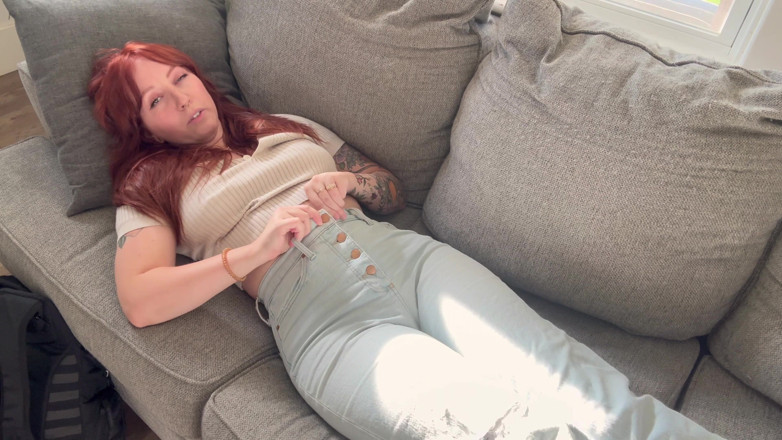 luxury_slut: Chica universitaria chorrea después de un día estresante en clase