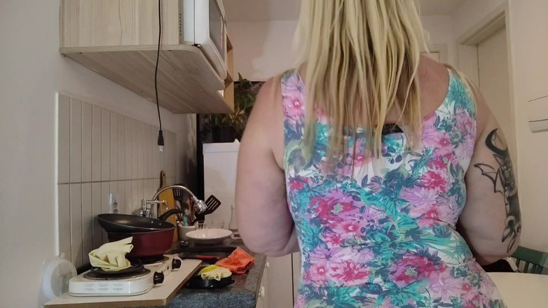 Tiffany Montavani: Mama vitregă a servitoarei,