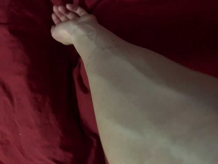 Princess Aisha: Sexy Oteklé žíly na tenké ruce